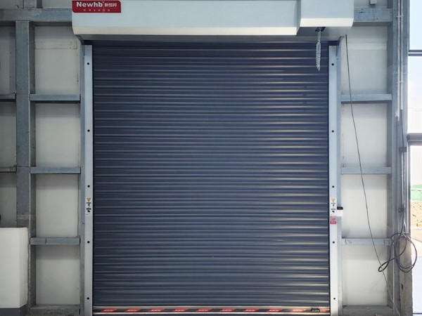 昆山新恒邦门业为泰国美的楼宇新基地项目提供抗风卷帘门